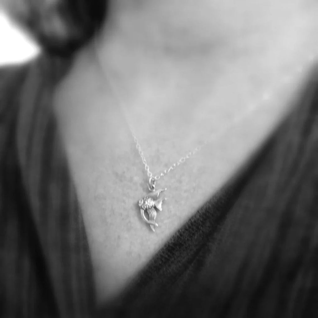 Collier Petit Poisson-ange – Breloque Océan en Argent Sterling sur Chaîne de 40 cm