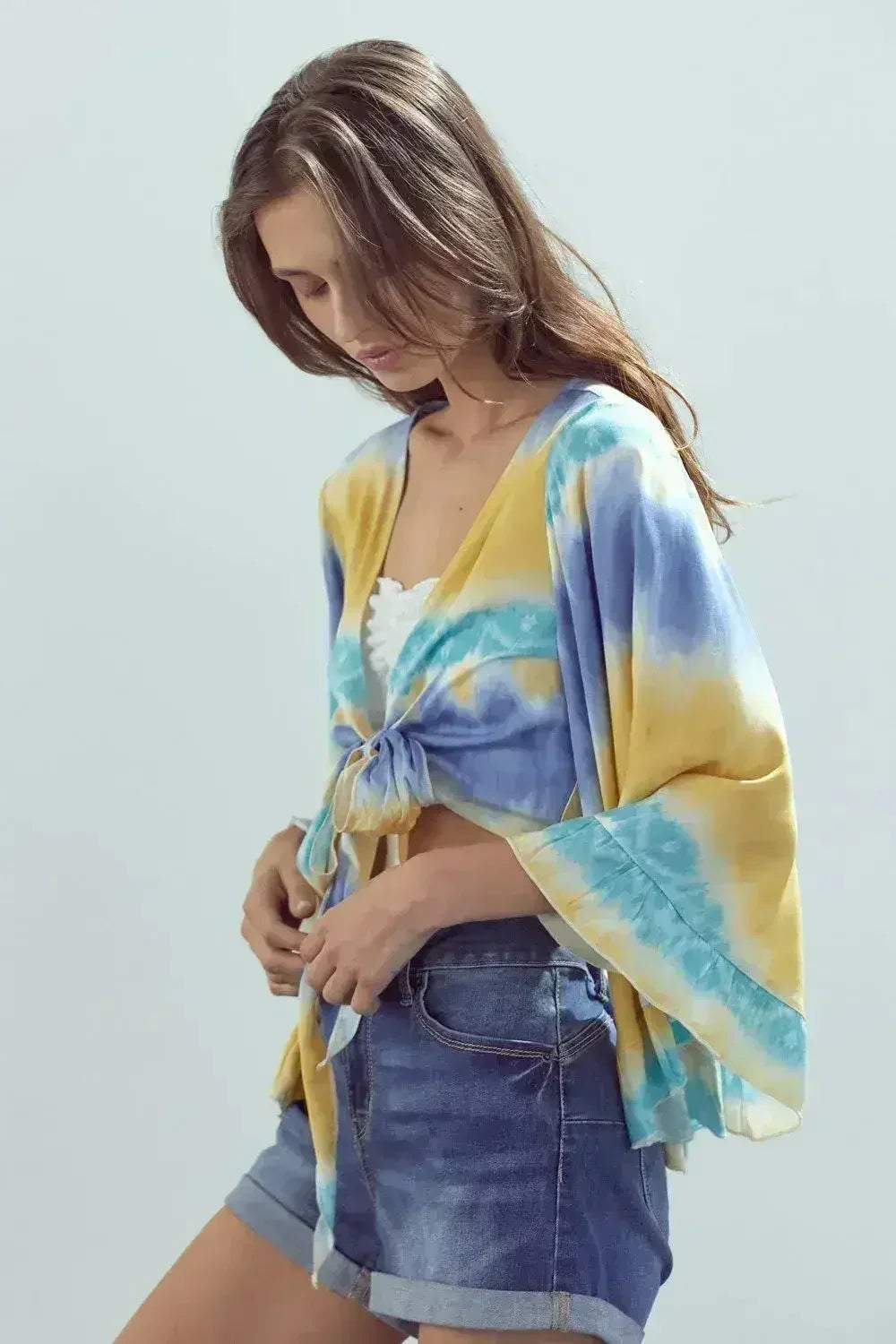 Crop top Tie-Dye à Manches Cloche – Manches Fluides et Design Élégant