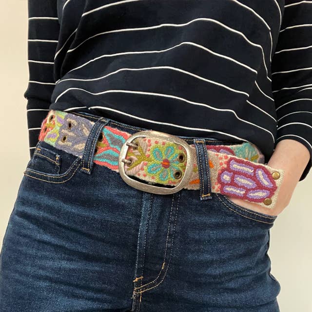 Ceinture brodée « La Vadrouilleuse de fleurs sauvages »