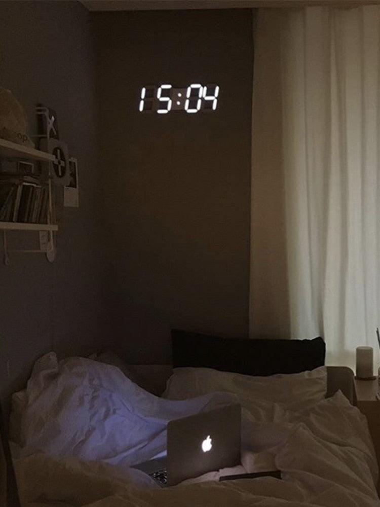 Grande Horloge Murale Numérique 3D LED, Horloge Murale LED 3D avec Télécommande, Affichage Heure/Date 12/24H, Veilleuse, Réveil, Luminosité Réglable, Affichage Température Date Heure Celsius, Veilleuse, Horloges de Table/Bureau, Réveil pour Salon