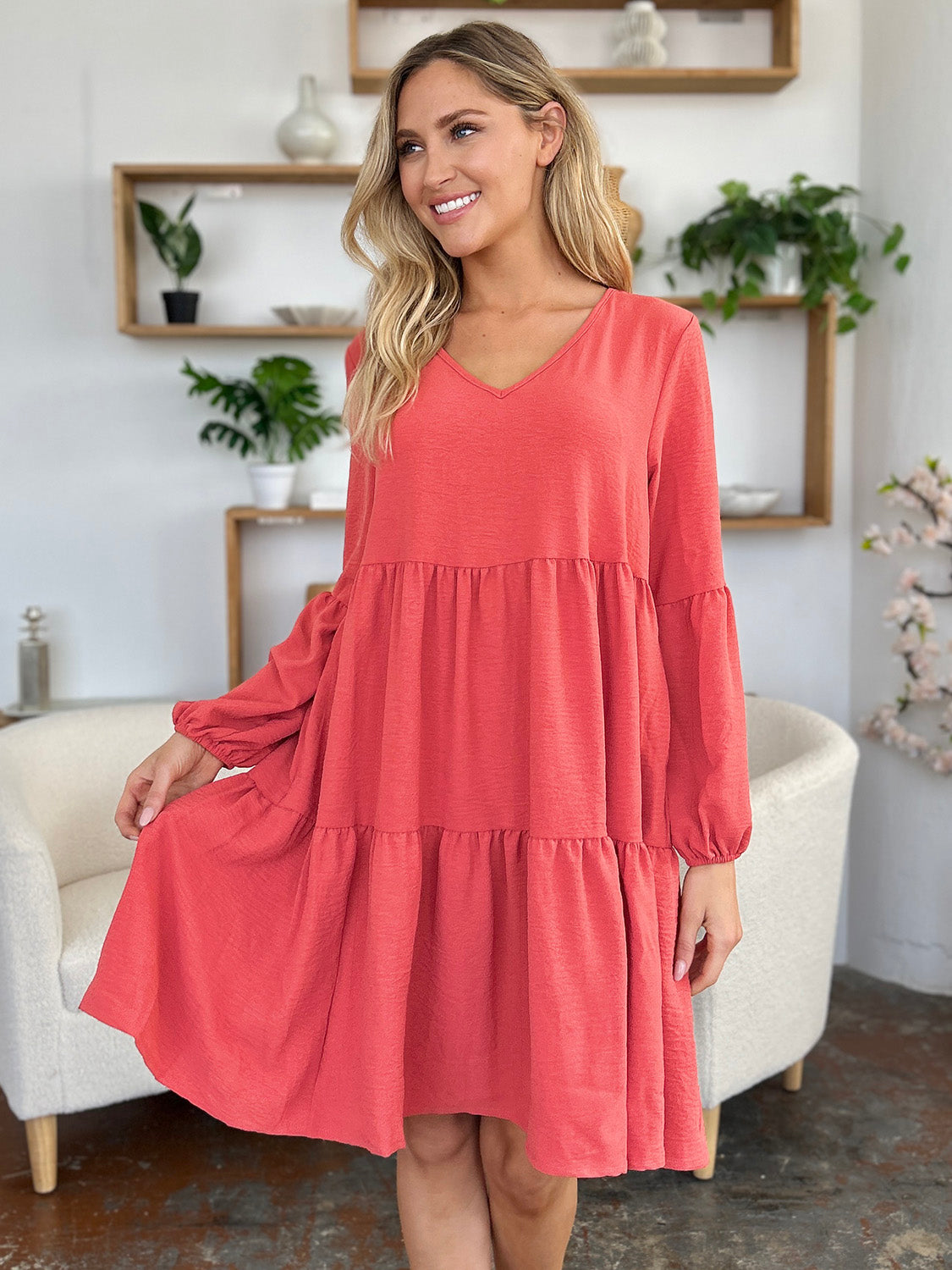 Robe décontractée élégante et confortable avec poches, encolure en V, manches, double épaisseur, superposition et superposition vert clair.