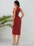 Robe sans manches à col montant, froncée et fendue