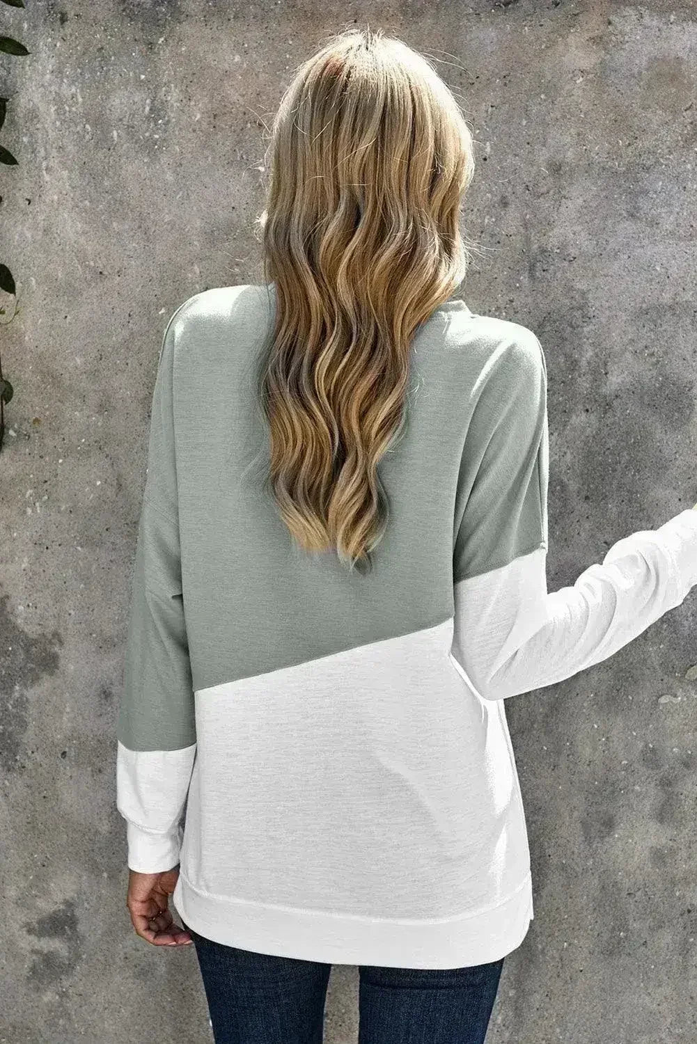 Sweat-shirt gris et blanc à manches tombantes