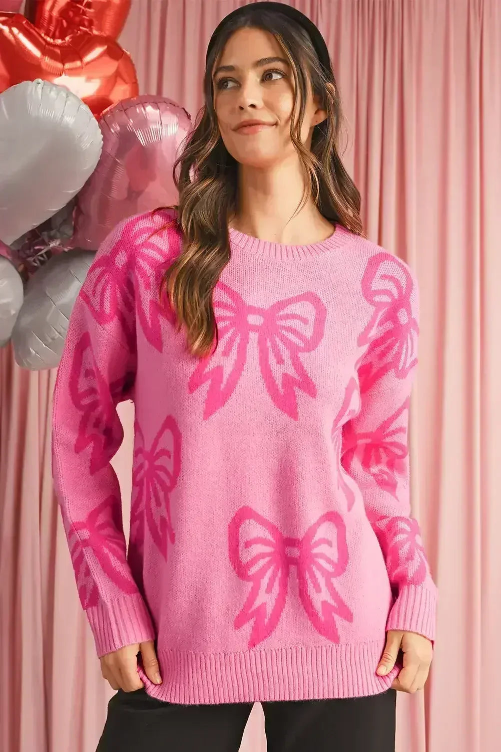 Pull ample à manches tombantes motif nœuds roses
