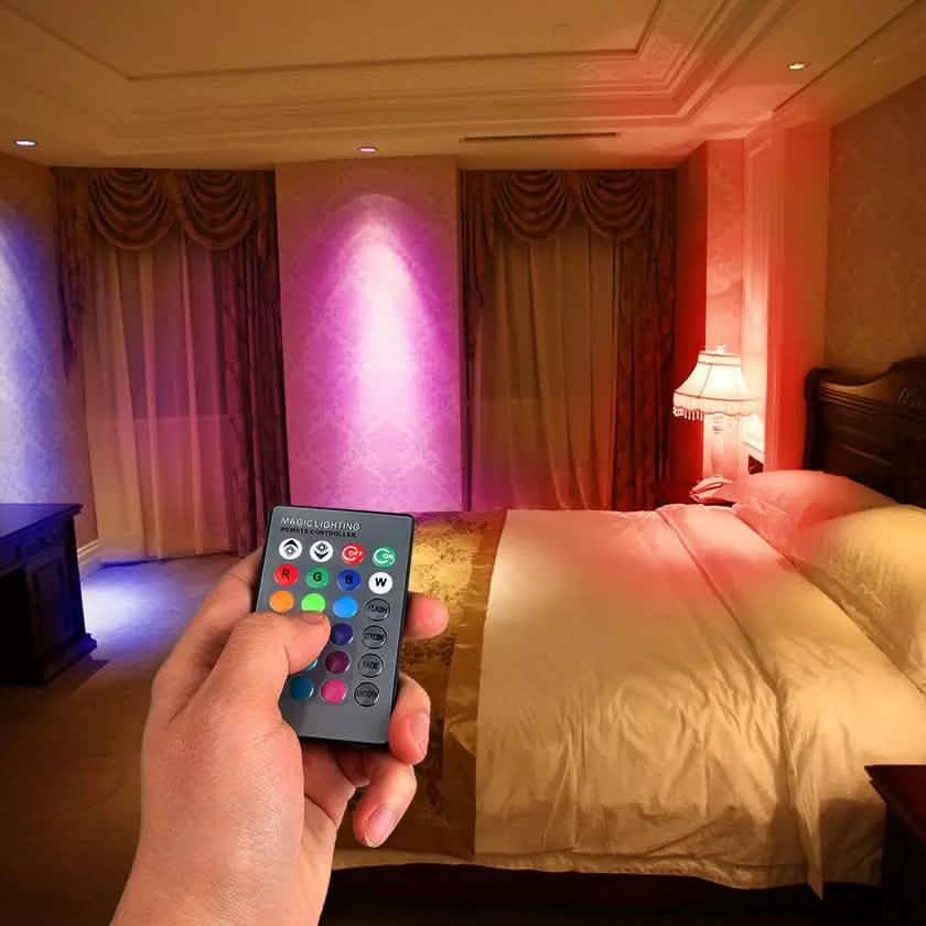 Lot de 4 : Ampoule LED Magic Light (E27 3W) avec télécommande - 16 couleurs