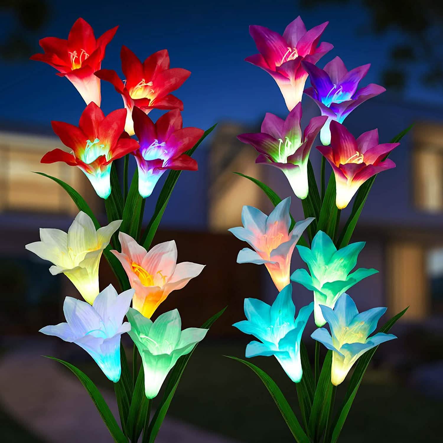 Lot de 4 : Lampes solaires de jardin à changement de couleur avec 16 grandes fleurs de lys