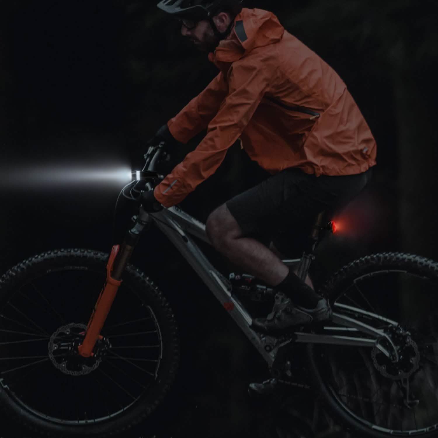 Lot de 4 : Ensemble d'éclairage avant et arrière universel pour vélo