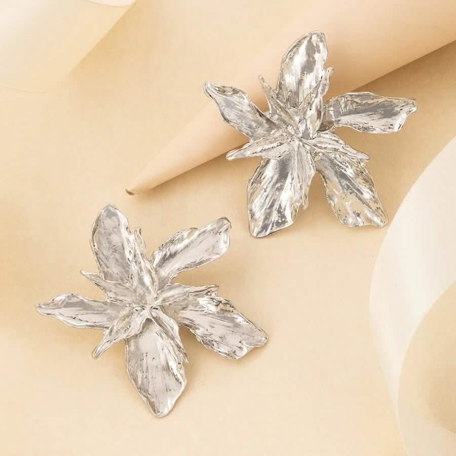 Lot de 4 paires de boucles d'oreilles clous en métal texturé motif fleur pour femme