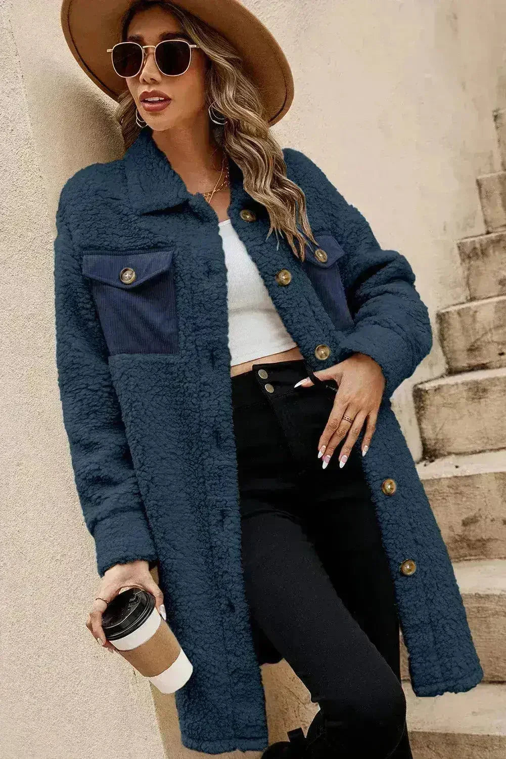 Manteau Teddy bleu – Poches à rabat contrastantes et simple boutonnage