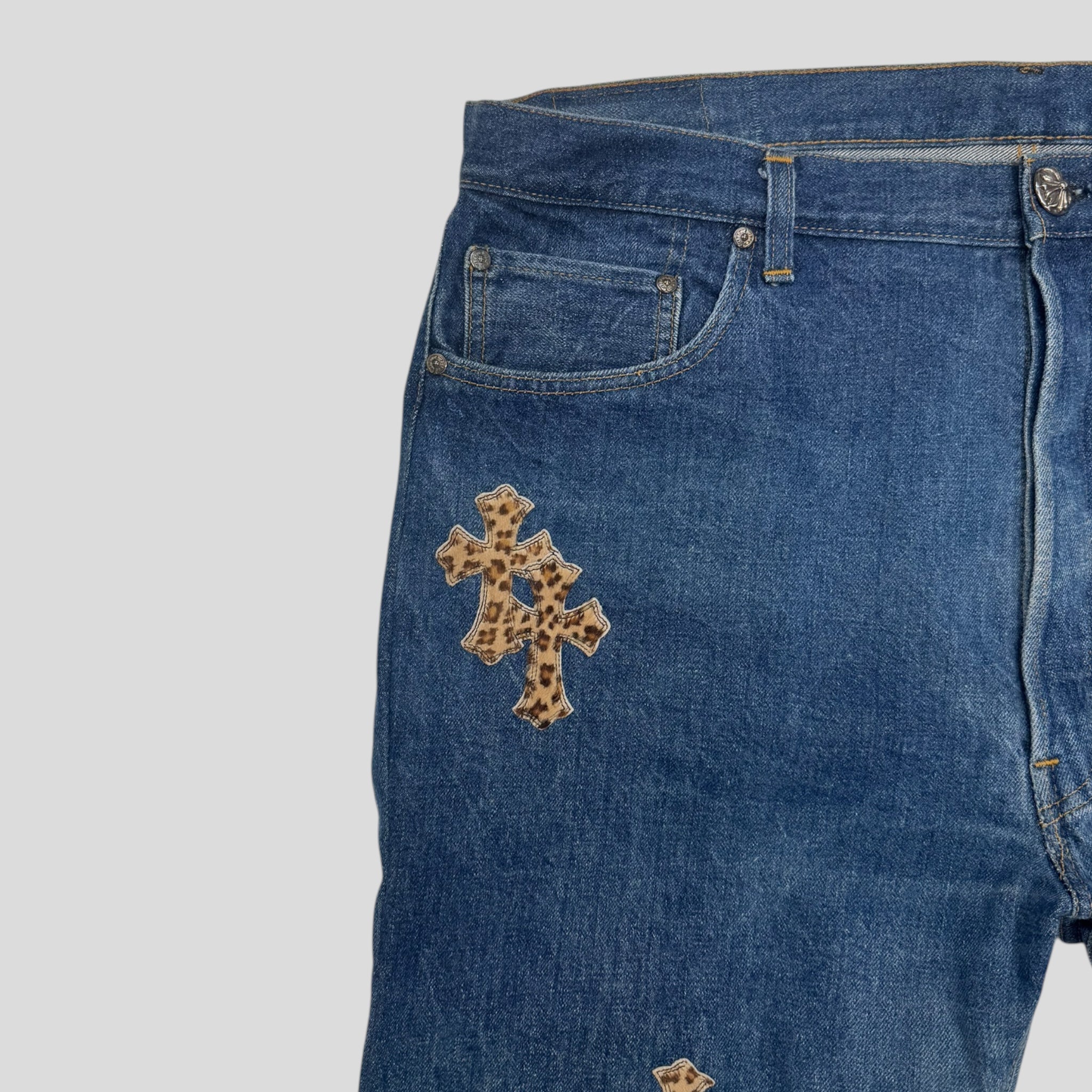 Jean Chrome Hearts Levis à patchs croix