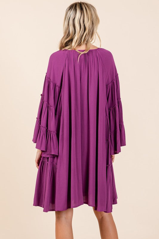 Robe à col noué volanté et manches cloche pour femme – Élégante, chic et féminine, avec des volants ludiques et des manches cloche