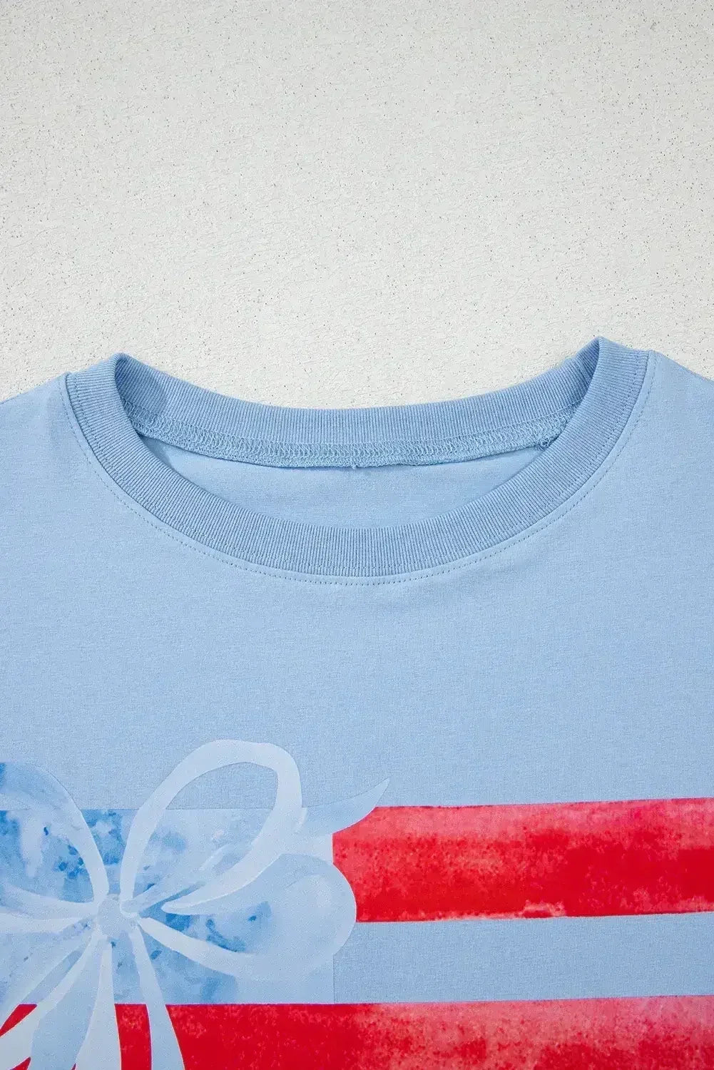 T-shirt col rond graphique White Flag Bow