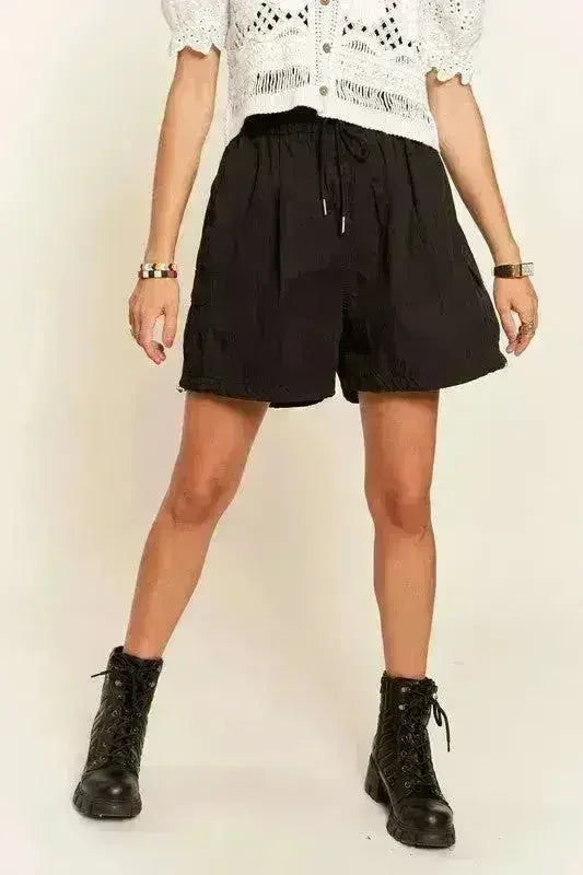 Shorts ADORA avec cordon de serrage et poches