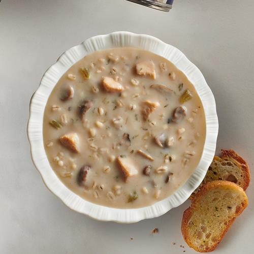 Soupe Progresso traditionnelle crémeuse poulet et champignons avec orge, 524 g.