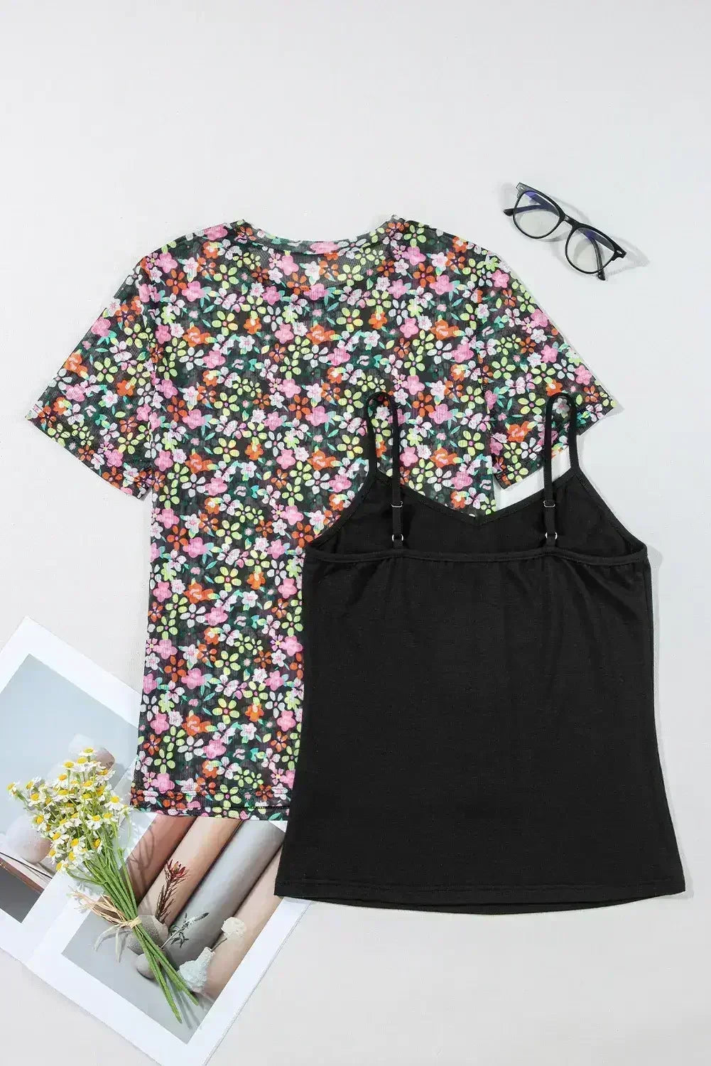 T-shirt noir transparent en maille à motif floral avec col rond et camisole