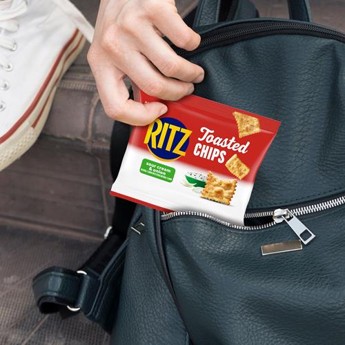 Craquelins Ritz Toasted Chips saveur crème sure et oignon, collations pour le déjeuner, 10 paquets de 28 g
