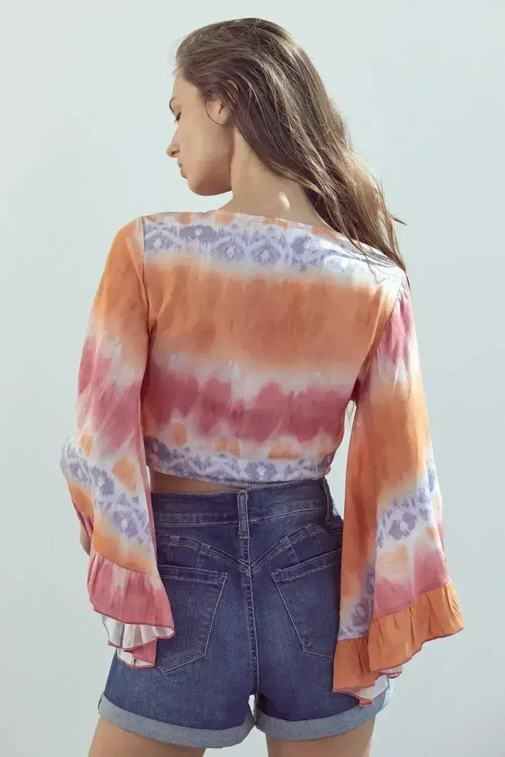 Crop top Tie-Dye à Manches Cloche – Manches Fluides et Design Élégant