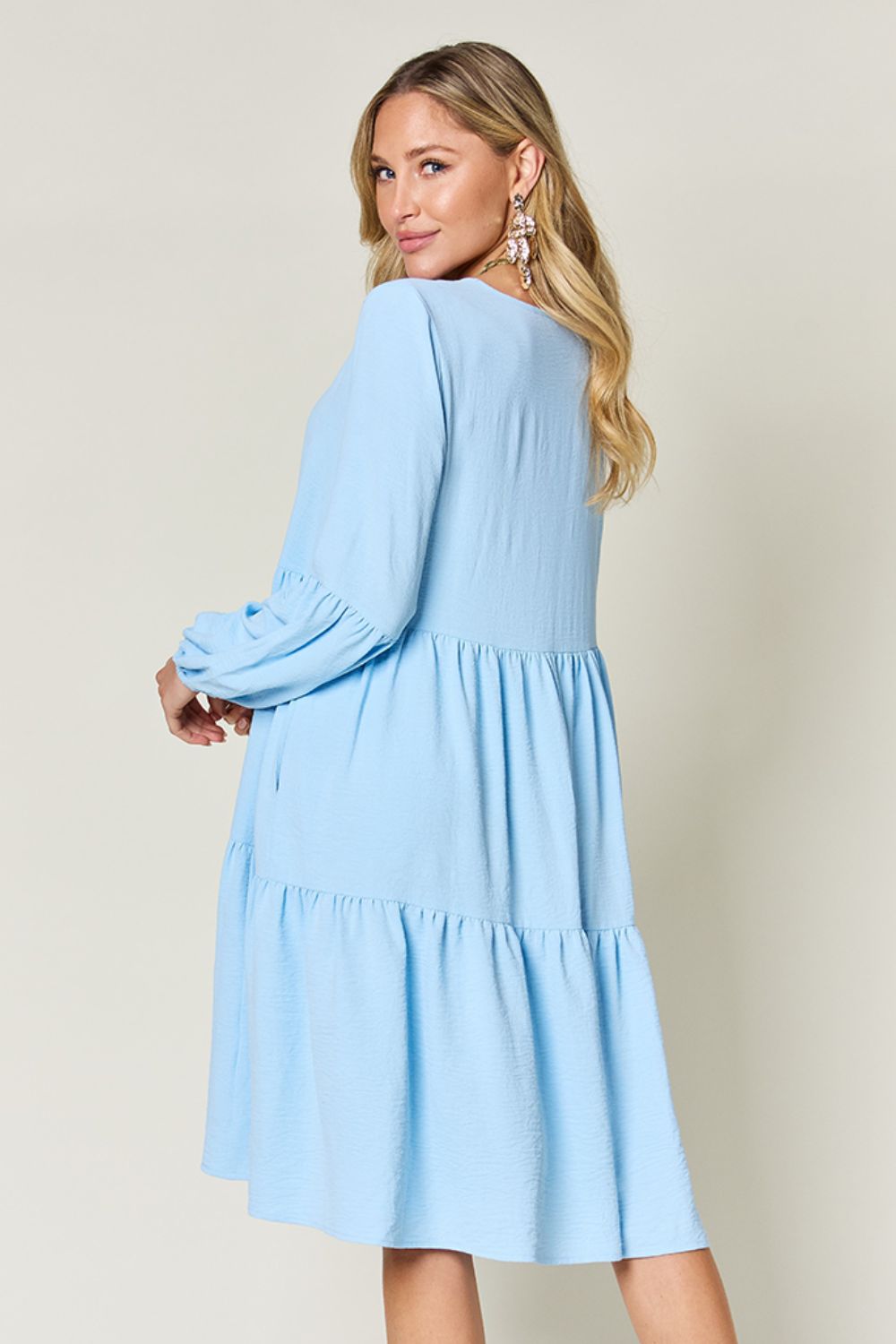 Robe décontractée élégante et confortable avec poches, encolure en V, manches, double épaisseur, superposition et superposition vert clair.