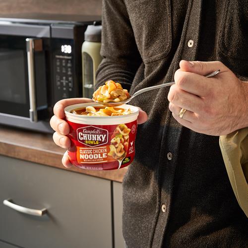 Soupe consistante Campbell's, soupe classique aux nouilles et au poulet, bol de 15,25 oz pour micro-ondes