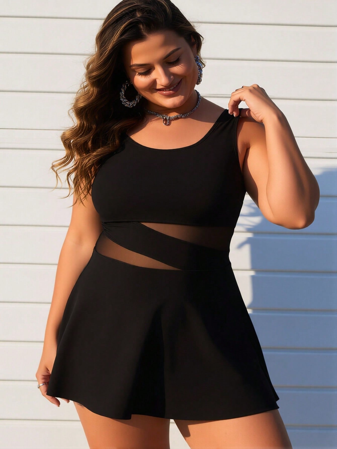 Robe de bain grande taille pour femme — Taille ajourée en maille noire et jupe évasée