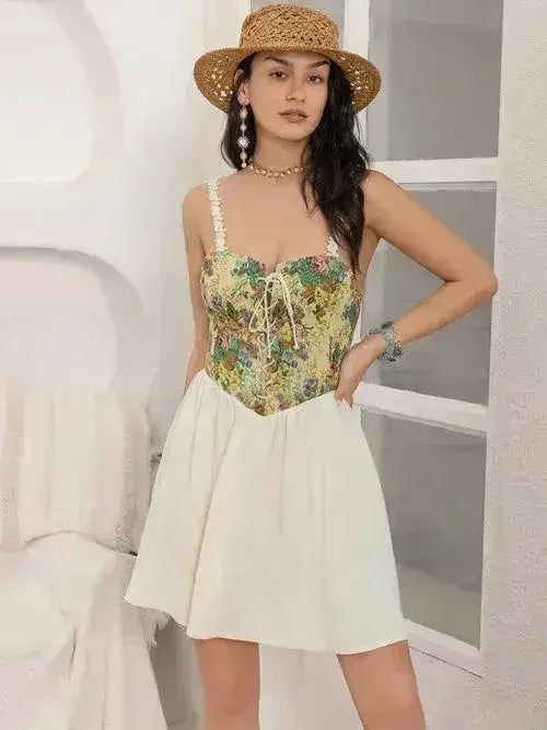 Robe mini camisole corset en dentelle florale à lacets