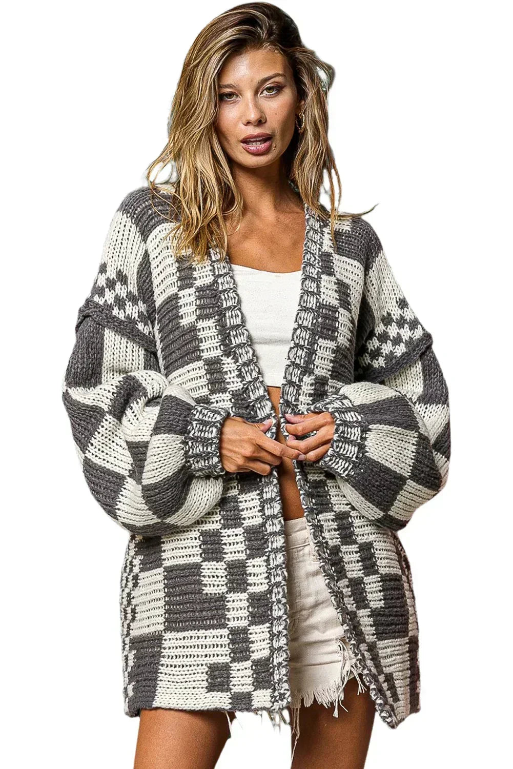 Cardigan en maille à carreaux color block taupe et ouvert sur le devant