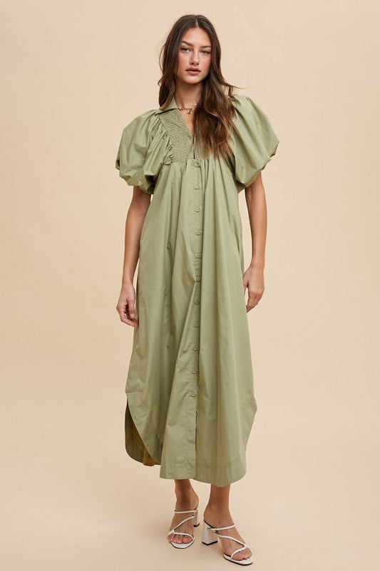 Robe midi smockée à manches bouffantes – Détails smockés féminins, manches bouffantes et longueur midi pour un look tendance et élégant
