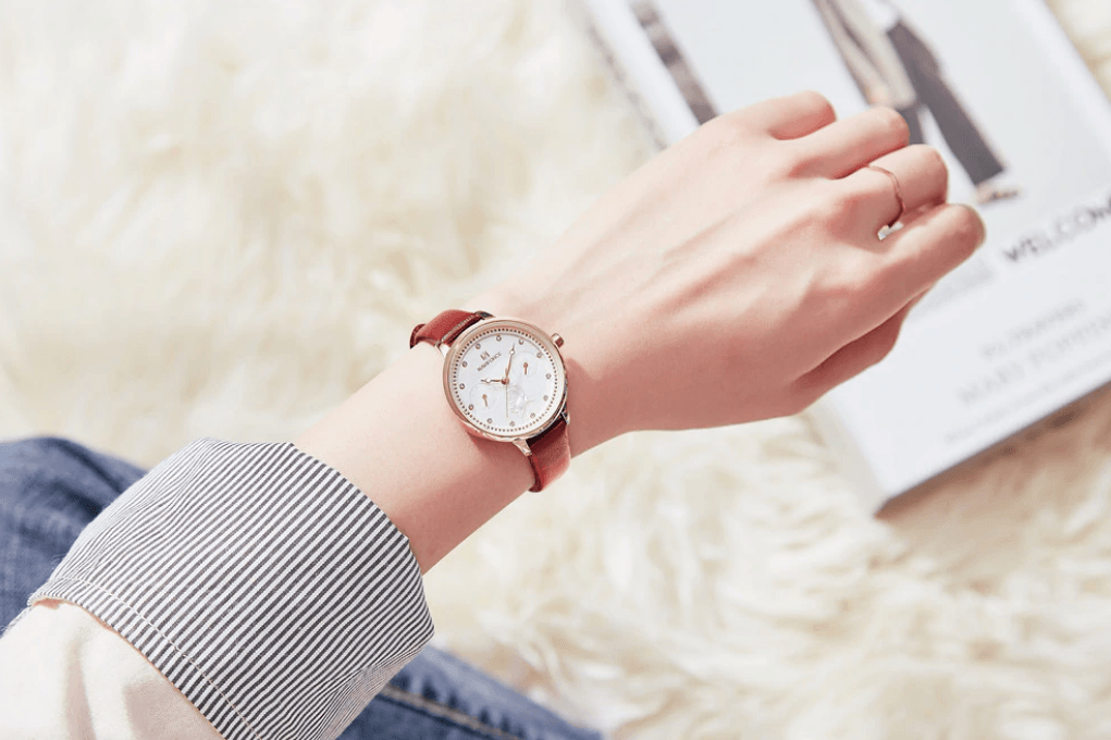 Montre de luxe élégante pour femme avec double zircon et deux chronomètres jour et date