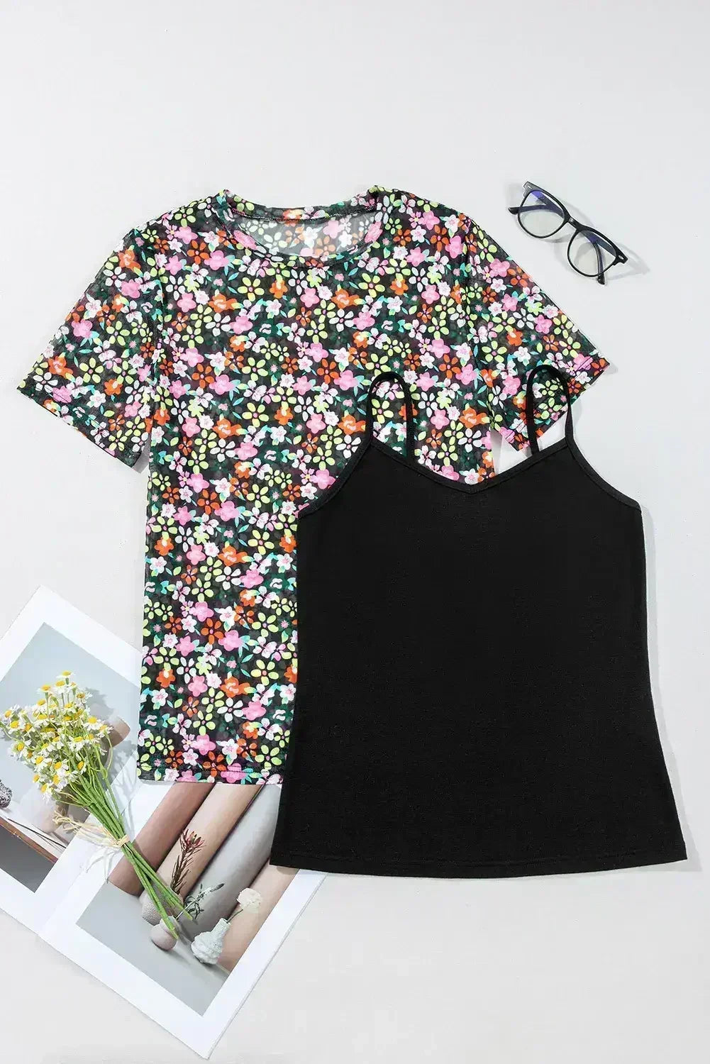 T-shirt noir transparent en maille à motif floral avec col rond et camisole