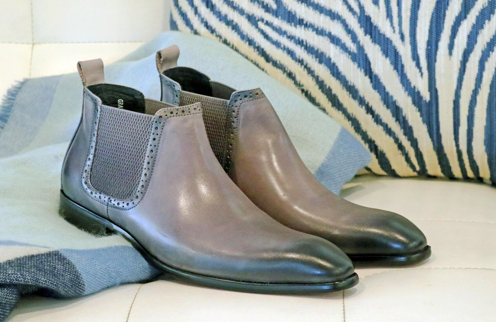 Carrucci Burnished Calfskin Belt - Grey