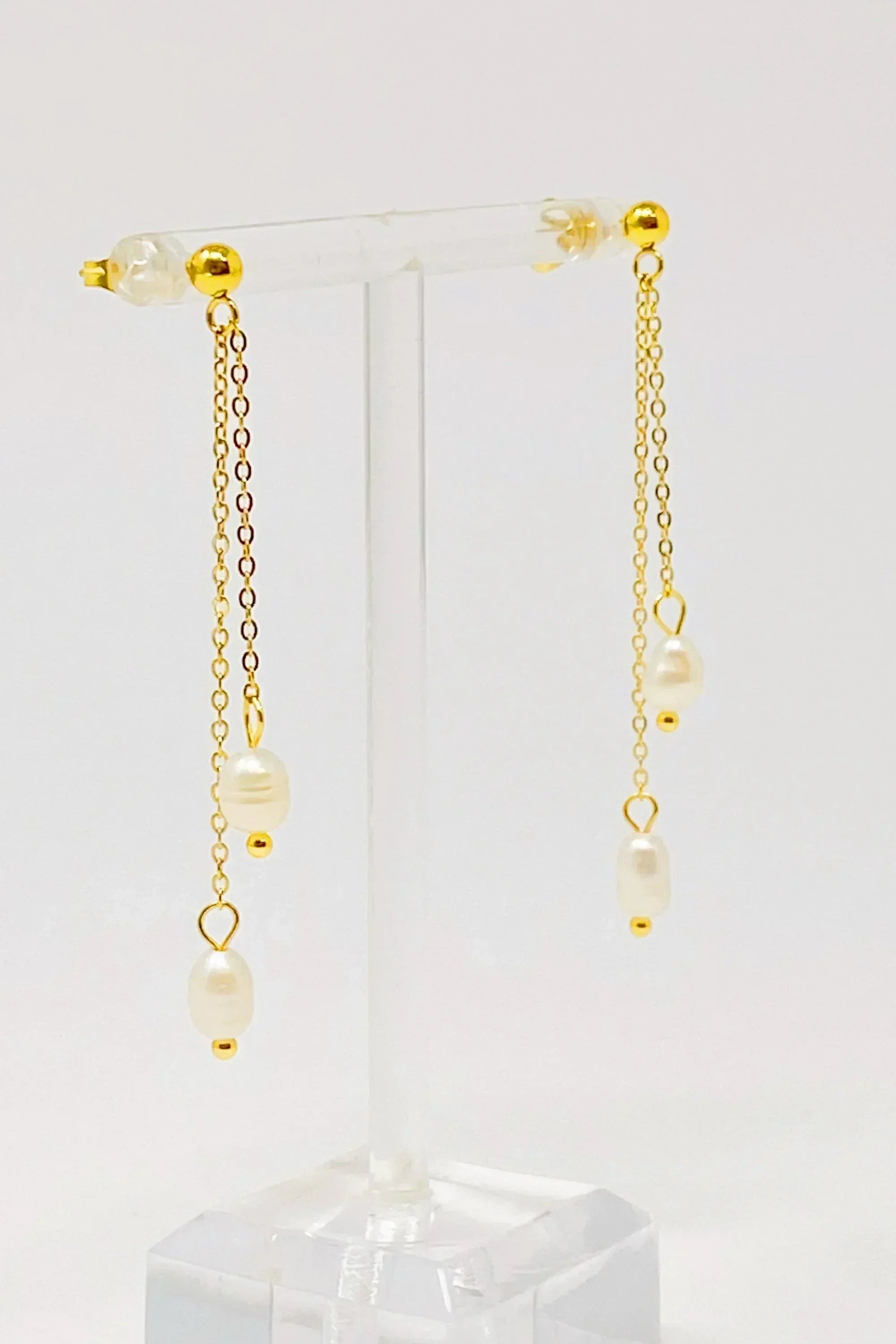 Perles d'eau douce sur boucles d'oreilles pendantes