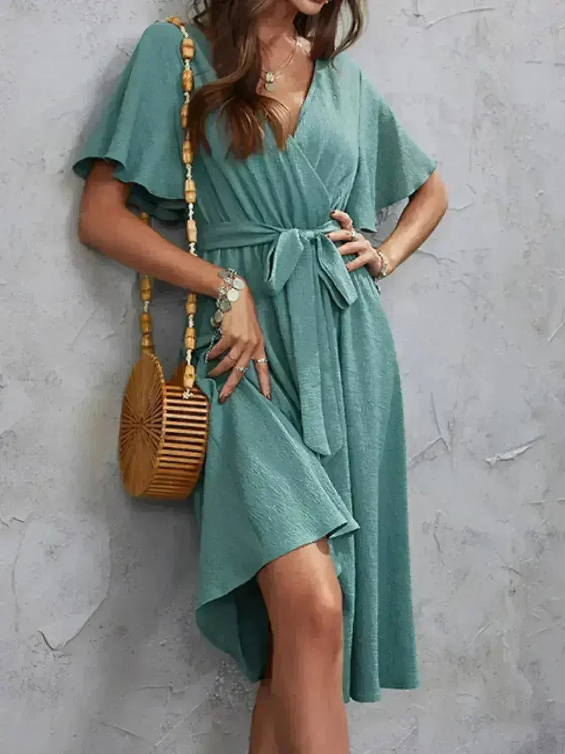Robe midi à manches flottantes et nouées aux poignets – Femstylo