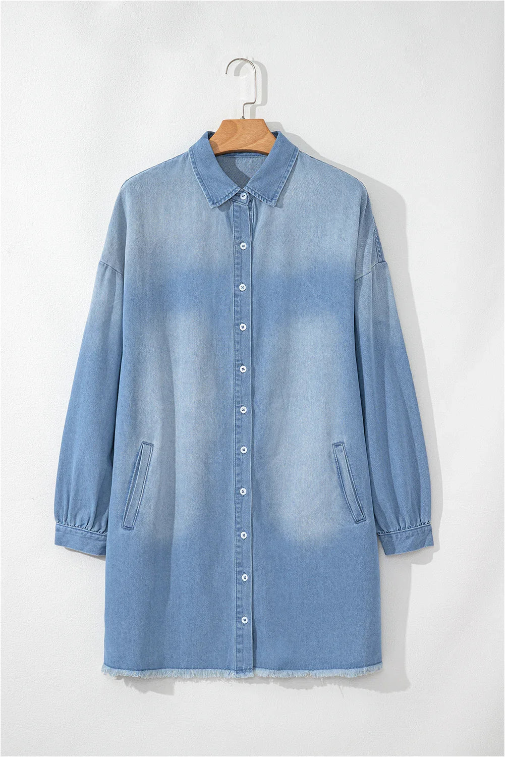 Robe Chemise en Jean Bleu Délavé et Ourlet Brut Beau