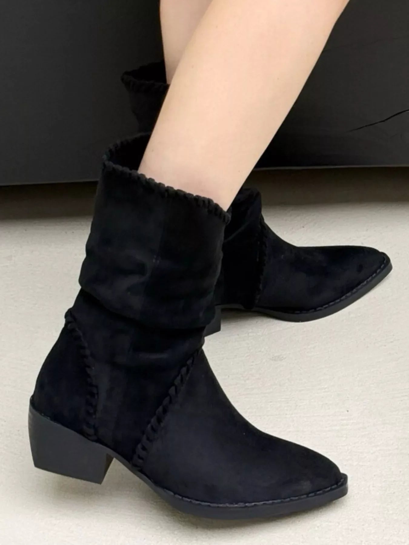 Bottes à talons blocs et bouts pointus
