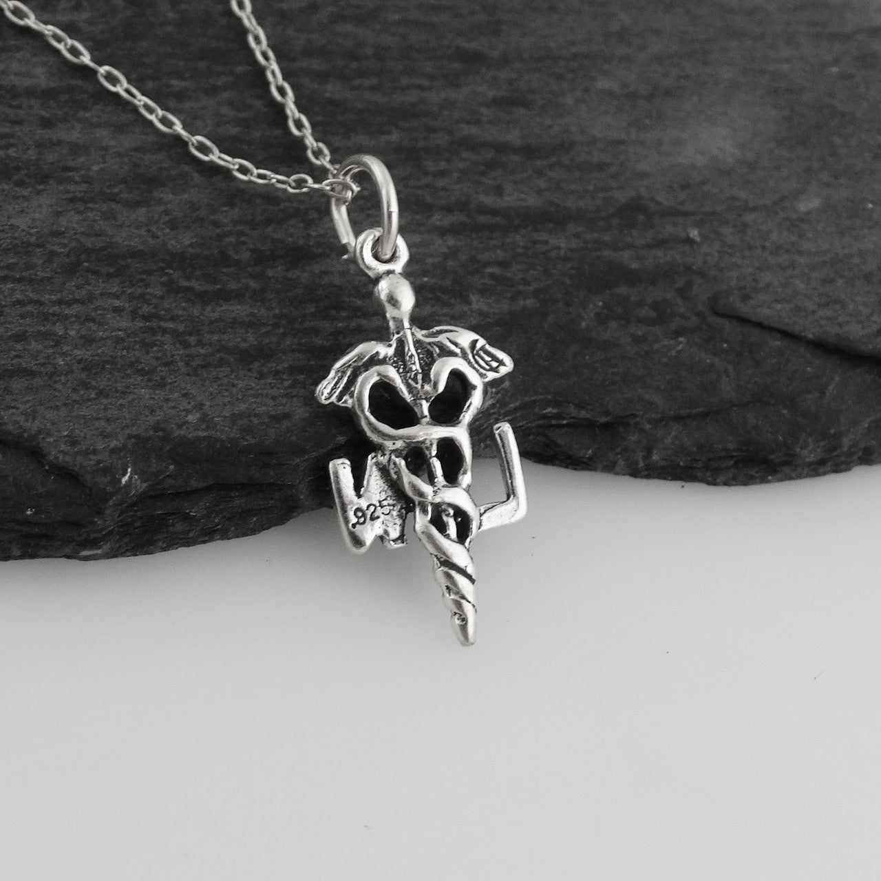 Collier Caducée IDE – Pendentif en argent sterling symbole médical sur chaîne de 40 cm
