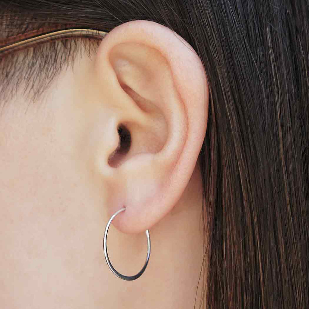 Boucles d'oreilles créoles demi-cercle martelées en argent sterling – 30 mm