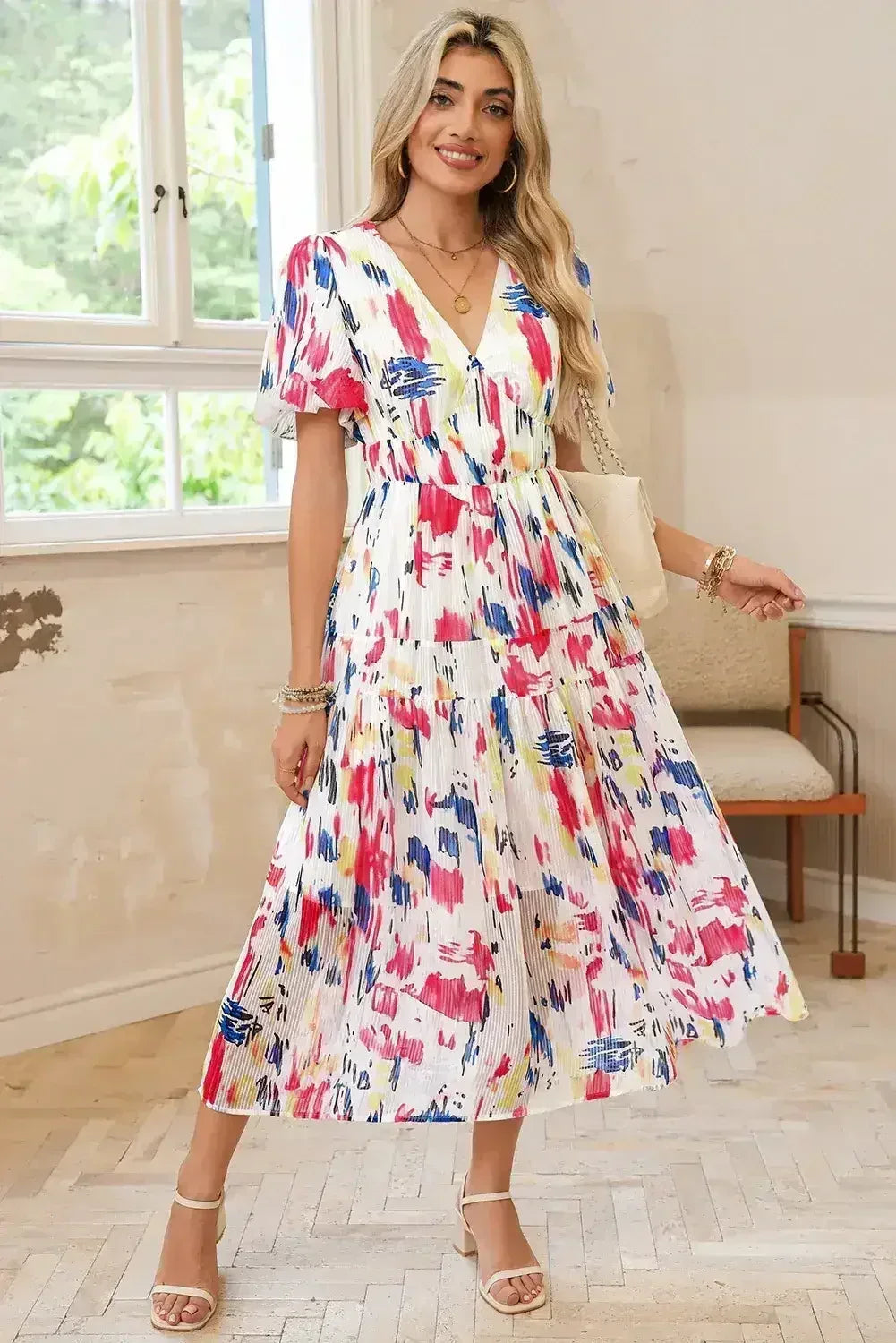Robe longue étagée à manches courtes bouffantes imprimé abstrait bleu ciel