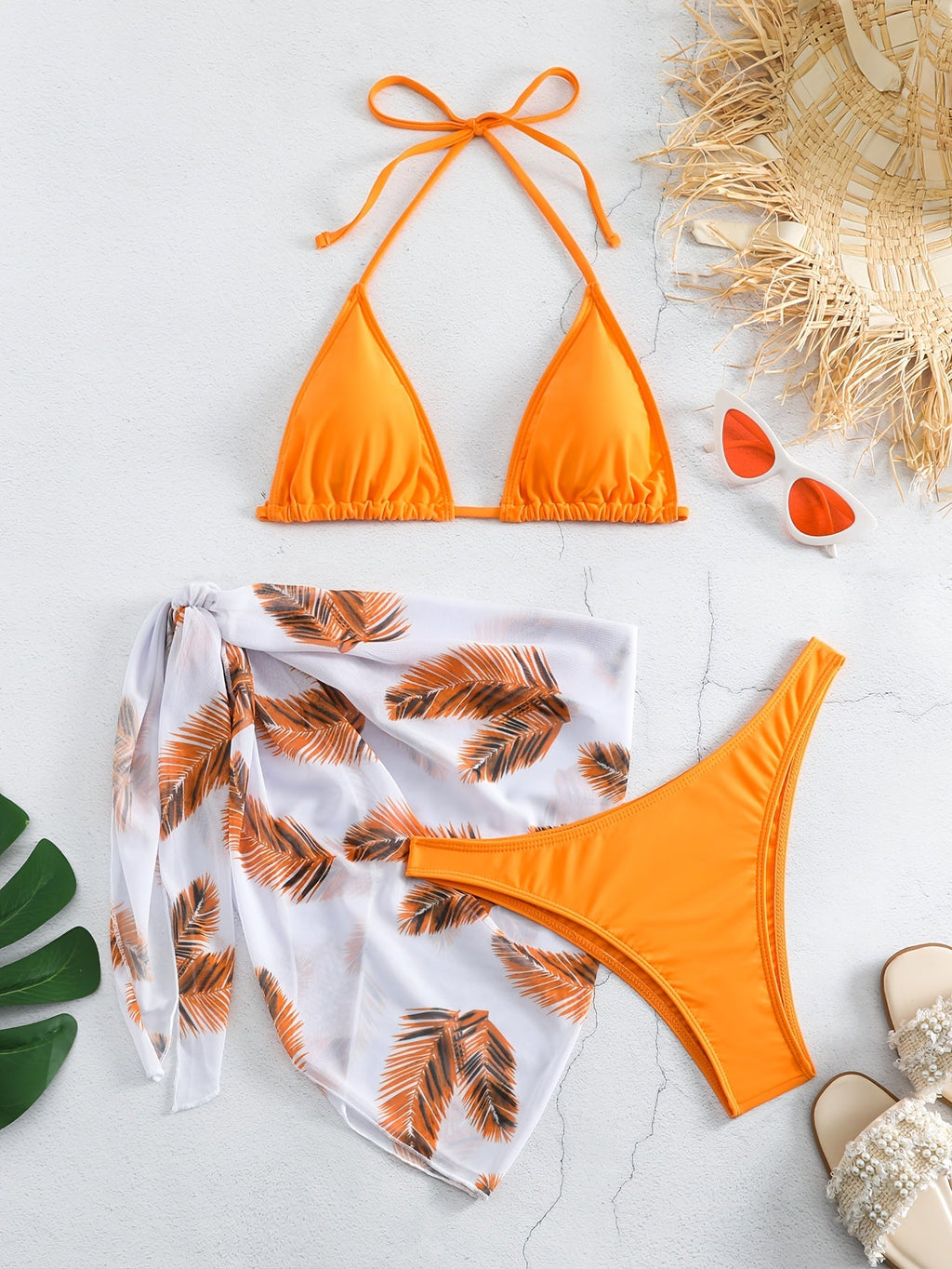 Ensemble bikini 3 pièces Feather Luxe – Maillot de bain dos nu à col licou avec imprimé plume exotique, bas de maillot taille haute à nouer et paréo – Maillot de bain extensible et confortable pour femme, idéal pour la plage et la piscine en été