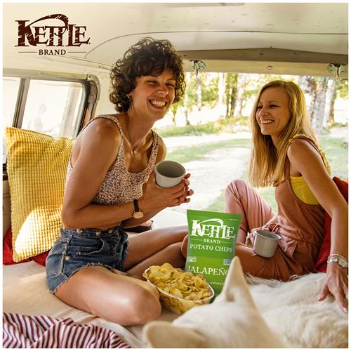 Croustilles de pommes de terre bouilloire saveur Jalapeño de marque Kettle, sans gluten, sans OGM, sac de 212 g