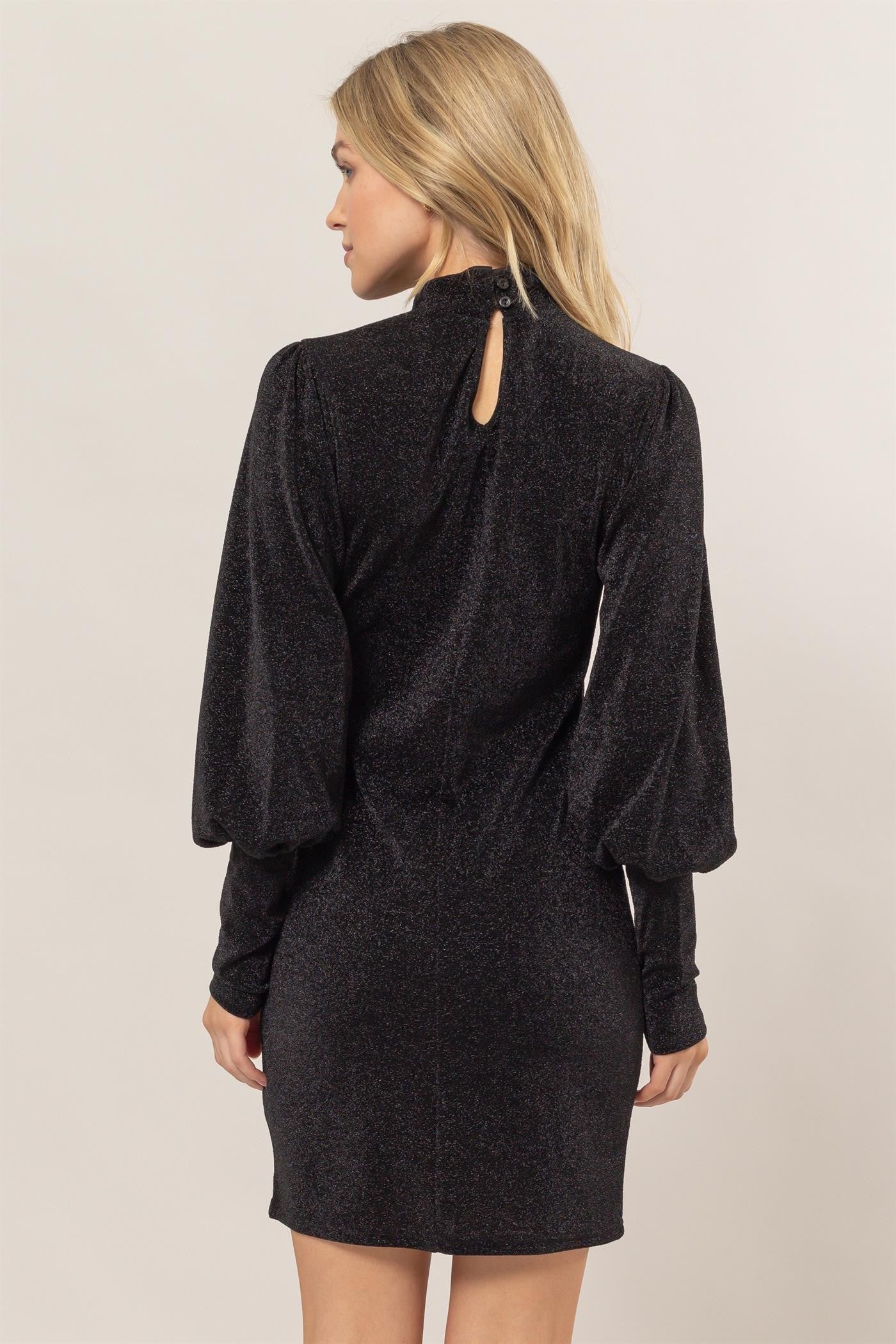Robe mini à col montant et manches longues en paillettes – Robe à col montant scintillante, Élégante, Flatteuse, Robe en maille pailletée, Mini-robe élégante, Robe de soirée à manches longues, Robe de soirée audacieuse