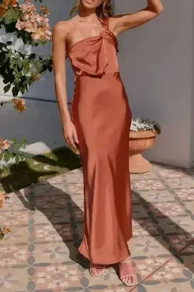 Robe longue asymétrique sans manches