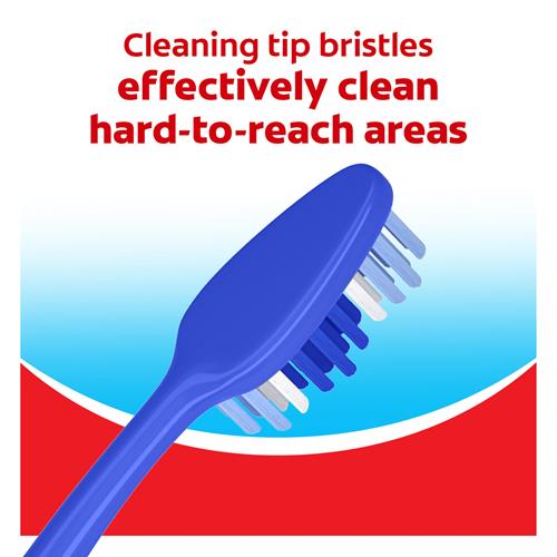 Brosse à dents Colgate Extra Clean, lot de brosses à dents à poils moyens, brosses à dents pour adultes à poils moyens avec manche ergonomique et brins circulaires, aide à éliminer les taches de surface, paquet de 6