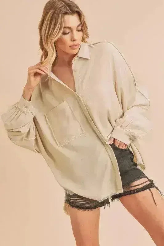 Chemise Aemi + Co à col et manches longues, coutures apparentes à bords francs