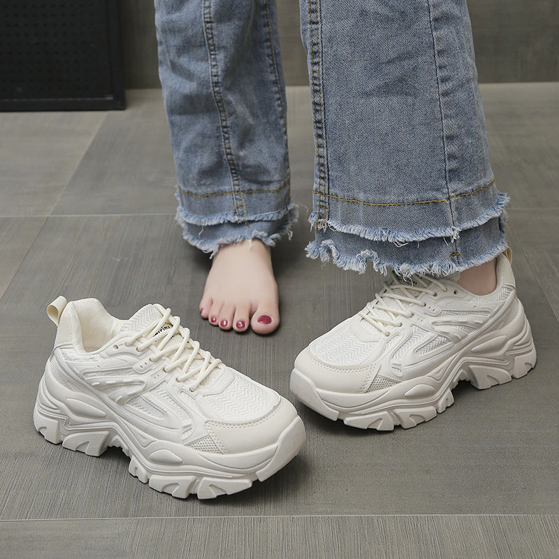 Chaussures blanches respirantes à semelle épaisse pour femme — Élégantes et amorties