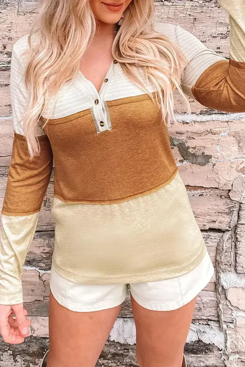 Haut Henley orange color block - Maille rayée col V | Femstylo