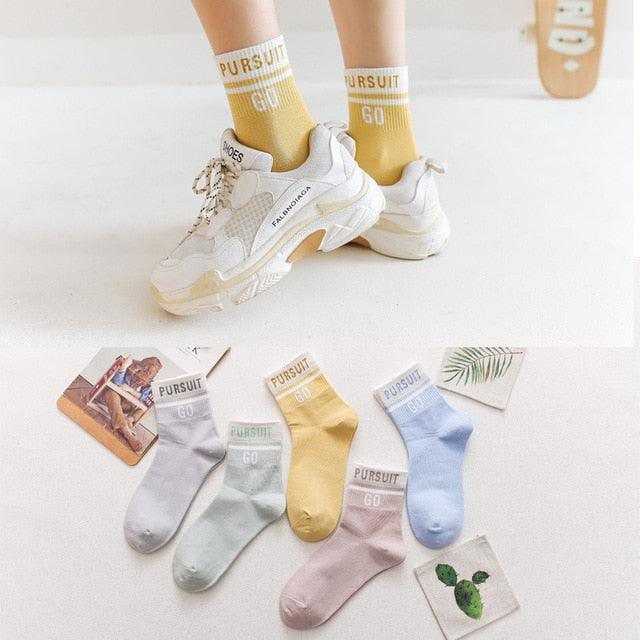 5 Paires Chaussettes Longues Unisexe Fashion Mignonnes Motif Dessin Animé en Coton Doux et Respirant Chaussettes de Sport Été Hiver Chaudes et Amusantes Style Harajuku Pour Hommes et Femmes