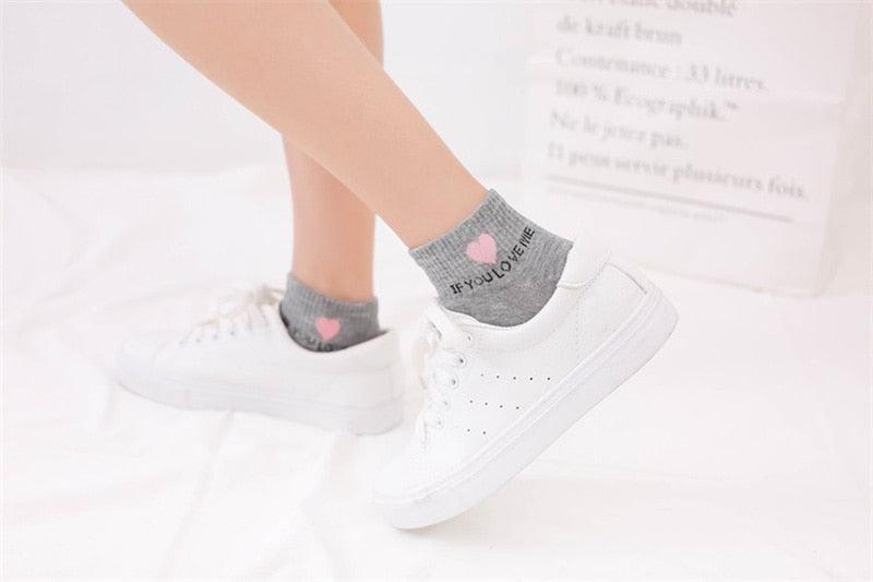 Lot de 5 paires de chaussettes courtes en coton pour femme, motifs chats mignons, imprimés animaux de dessin animé, chaussettes décontractées d'été, cœurs rouges, chaussettes amusantes à la cheville en pur coton pour hommes et femmes