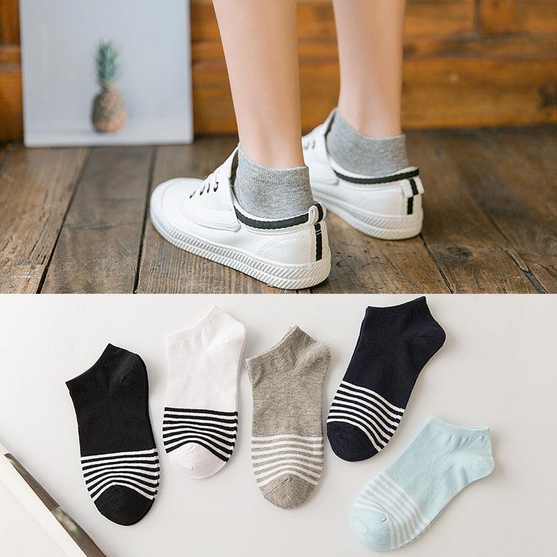 Lot de 5 paires de chaussettes courtes en coton pour femme, motifs chats mignons, imprimés animaux de dessin animé, chaussettes décontractées d'été, cœurs rouges, chaussettes amusantes à la cheville en pur coton pour hommes et femmes