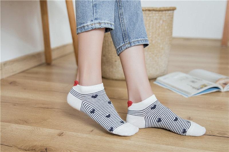 Lot de 5 paires de chaussettes courtes en coton pour femme, motifs chats mignons, imprimés animaux de dessin animé, chaussettes décontractées d'été, cœurs rouges, chaussettes amusantes à la cheville en pur coton pour hommes et femmes