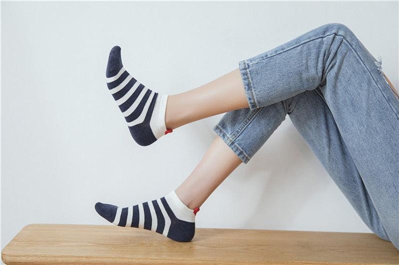Lot de 5 paires de chaussettes courtes en coton pour femme, motifs chats mignons, imprimés animaux de dessin animé, chaussettes décontractées d'été, cœurs rouges, chaussettes amusantes à la cheville en pur coton pour hommes et femmes